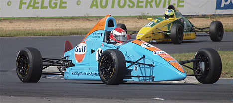 Nils K. Vestergaard sigter mod en slutplacering i TOP TRE for Formula Ford Benelux-mesterskabet